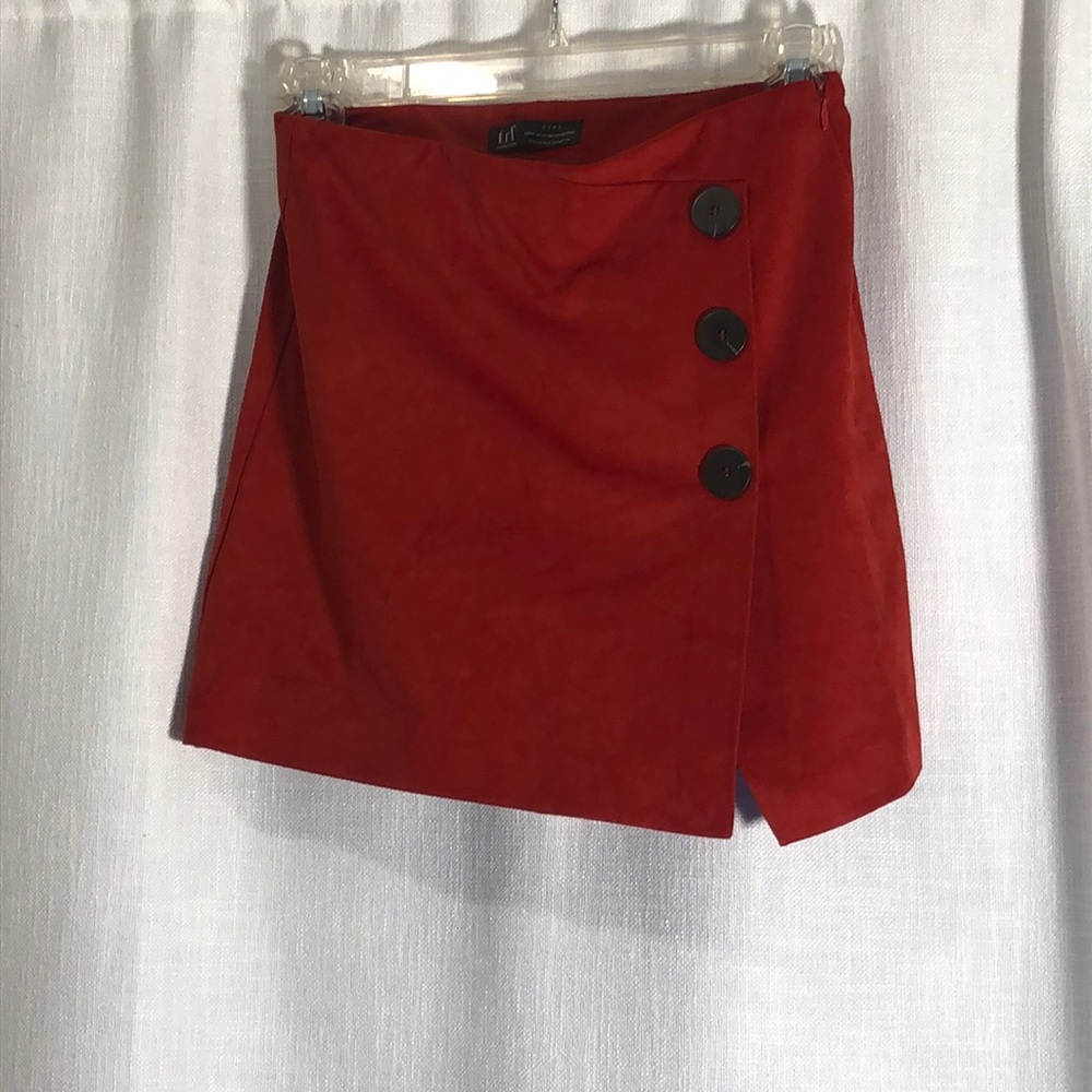 Suade red skort